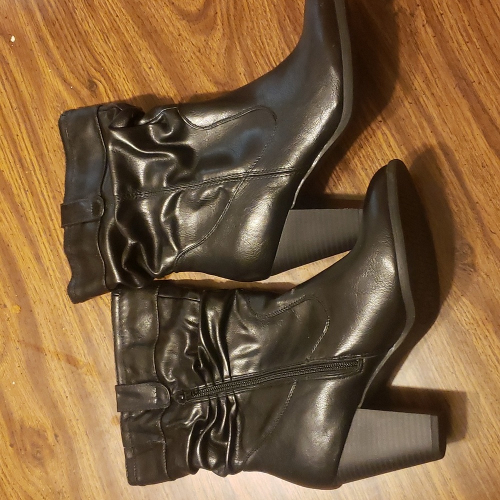 Black heel boots
